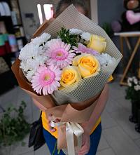 Букет цветов из:  Герберы, Розы и Хризантемы в Захарово