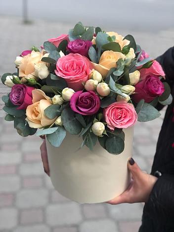 Цветочная композиция из Розы в шляпной коробке в Захарово
