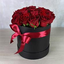 Цветочная композиция из Розы в шляпной коробке в Захарово