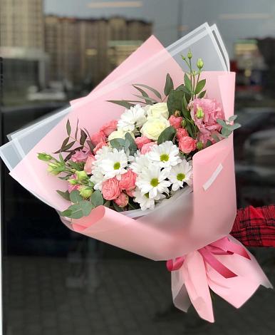 Букет цветов из: Розы, Лизиантусы и Хризантемы в Захарово
